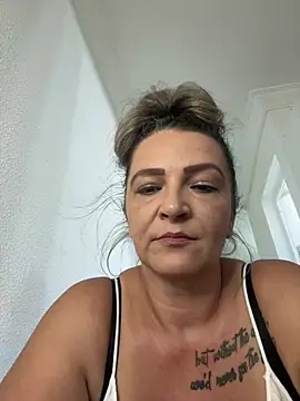 Snapshot of dannydoll33 chatting on March 4, 2026, 2:14 pm dannydoll33 online show from March 4, 2026, 2:14 pm