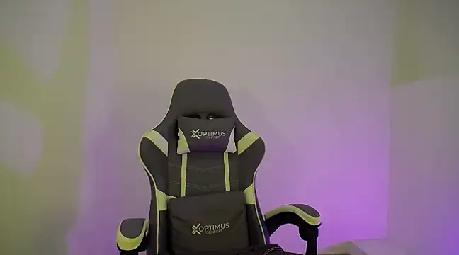 Snapshot of cutie_and_slutty chatting on January 13, 2025, 12:30 am cutie and slutty online show from January 13, 2025, 12:30 am