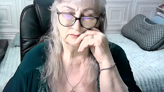 Snapshot of LolkaAlyss chatting on April 22, 2026, 9:32 pm LolkaAlyss online show from April 22, 2026, 9:32 pm