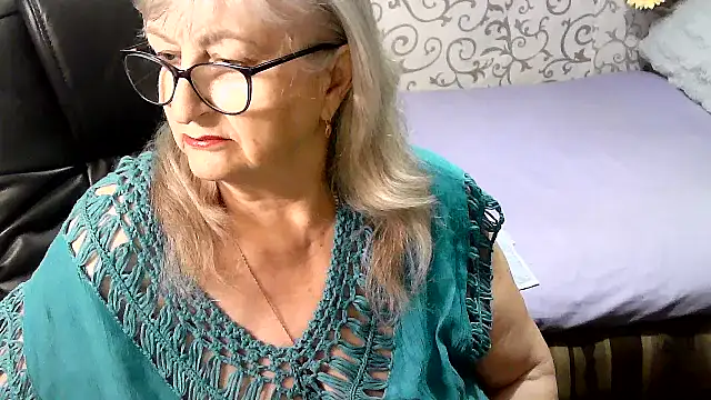 Snapshot of LolkaAlyss chatting on November 3, 2025, 7:06 pm LolkaAlyss online show from November 3, 2025, 7:06 pm