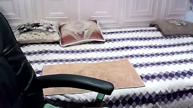 Snapshot of LolkaAlyss chatting on November 21, 2025, 8:41 pm LolkaAlyss online show from November 21, 2025, 8:41 pm