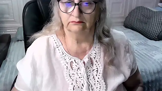 Snapshot of LolkaAlyss chatting on April 24, 2026, 11:40 pm LolkaAlyss online show from April 24, 2026, 11:40 pm