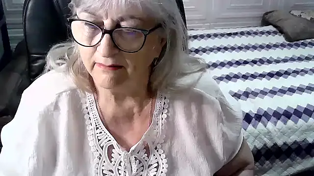 Snapshot of LolkaAlyss chatting on November 14, 2025, 9:40 pm LolkaAlyss online show from November 14, 2025, 9:40 pm