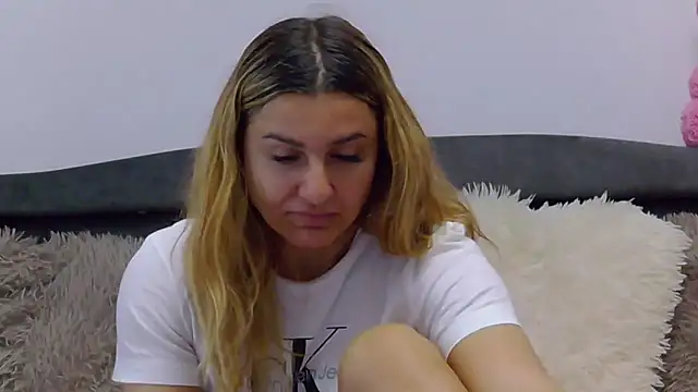 NicolePlay online show from April 17, 2026, 4:59 am