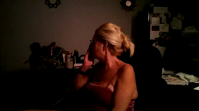 XTRAHORNYONE online show from October 16, 2025, 12:41 am