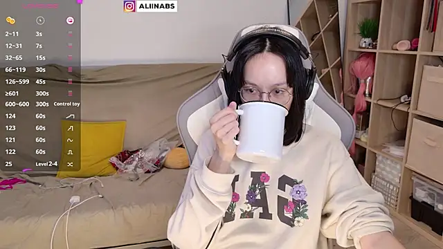 aliiiiiina online show from March 22, 2025, 12:39 am