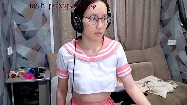 aliiiiiina online show from September 22, 2025, 7:53 pm