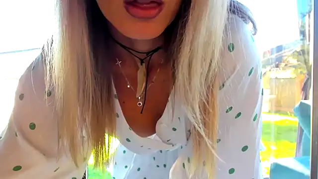 Snapshot of StarryHanna chatting on July 17, 2026, 2:03 pm StarryHanna online show from July 17, 2026, 2:03 pm