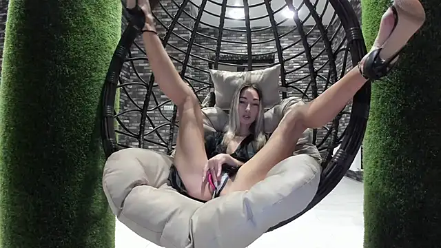 Snapshot of StarryHanna chatting on October 21, 2025, 5:01 pm StarryHanna online show from October 21, 2025, 5:01 pm