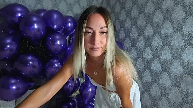 Snapshot of StarryHanna chatting on October 2, 2025, 6:33 pm StarryHanna online show from October 2, 2025, 6:33 pm