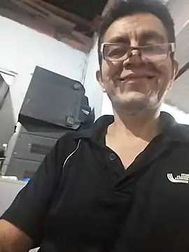 Snapshot of SCHLEYDER chatting on December 20, 2025, 12:02 am SCHLEYDER online show from December 20, 2025, 12:02 am