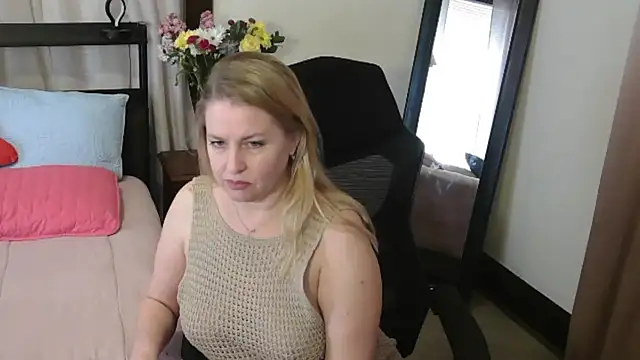 Snapshot of HollieBim chatting on February 23, 2026, 4:29 pm HollieBim online show from February 23, 2026, 4:29 pm