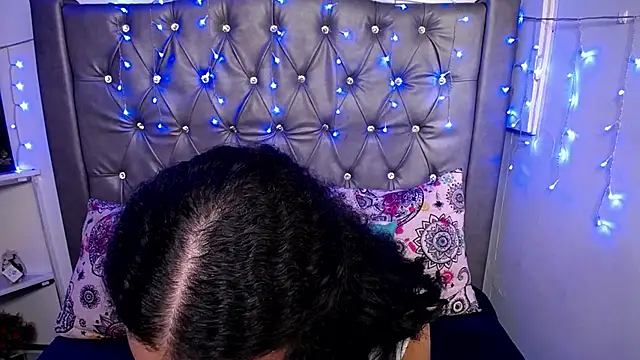Snapshot of LAILAGUMMY chatting on February 17, 2025, 2:49 pm LAILAGUMMY online show from February 17, 2025, 2:49 pm