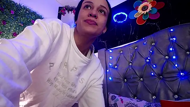 Snapshot of LAILAGUMMY chatting on March 18, 2025, 10:04 pm LAILAGUMMY online show from March 18, 2025, 10:04 pm