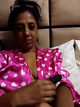 Mahi4luv online show from February 5, 2026, 10:16 pm