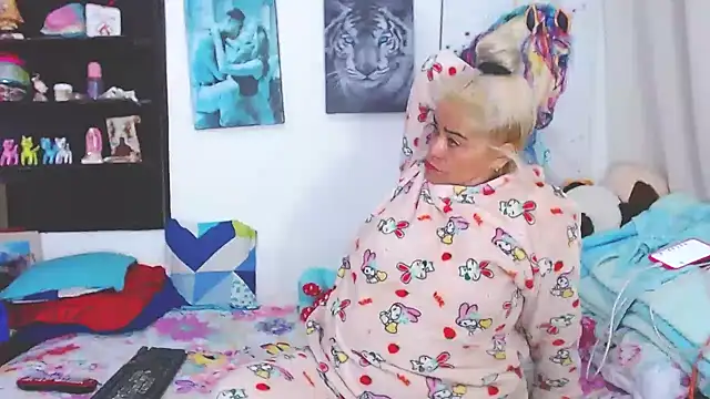 estrellita fugaz16x online show from March 14, 2025, 3:15 am