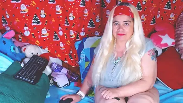 Snapshot of estrellita_fugaz16x chatting on February 15, 2026, 4:13 am estrellita fugaz16x online show from February 15, 2026, 4:13 am