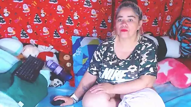 Snapshot of estrellita_fugaz16x chatting on February 9, 2026, 3:15 am estrellita fugaz16x online show from February 9, 2026, 3:15 am