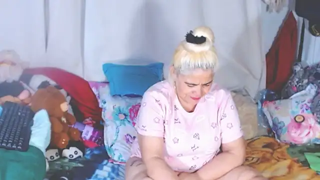 estrellita fugaz16x online show from December 1, 2025, 5:19 am