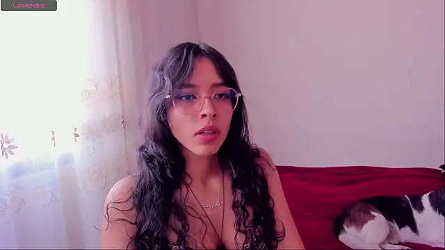 Snapshot of aluna_0310 chatting on December 4, 2024, 6:33 pm aluna 0310 online show from December 4, 2024, 6:33 pm