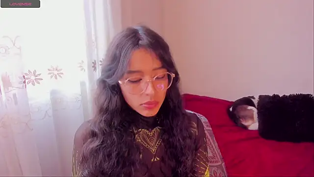 Snapshot of aluna_0310 chatting on December 6, 2024, 9:51 pm aluna 0310 online show from December 6, 2024, 9:51 pm