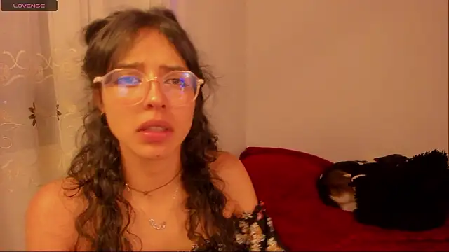 Snapshot of aluna_0310 chatting on December 2, 2024, 11:35 pm aluna 0310 online show from December 2, 2024, 11:35 pm