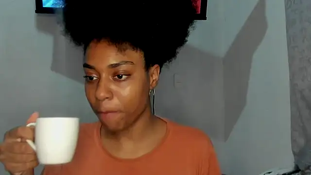 thaimy  online show from September 18, 2025, 11:19 pm