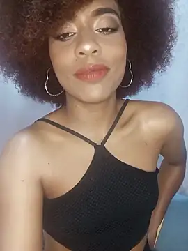 thaimy  online show from December 5, 2025, 2:32 am