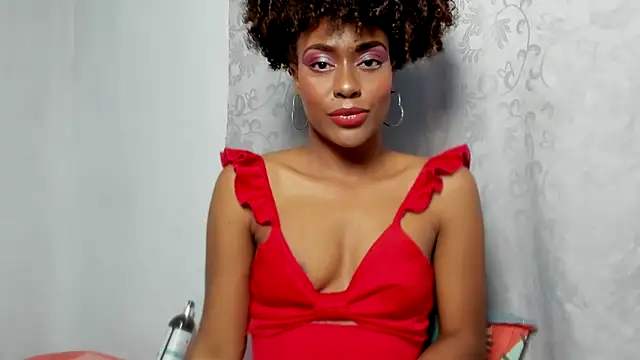 thaimy  online show from November 4, 2025, 2:04 am