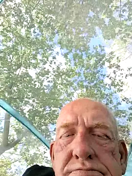 Snapshot of Strap_ chatting on June 6, 2026, 8:58 pm Strap online show from June 6, 2026, 8:58 pm