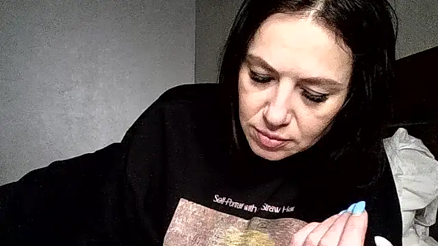 Snapshot of JulianaGold1 chatting on February 15, 2026, 9:19 am JulianaGold1 online show from February 15, 2026, 9:19 am