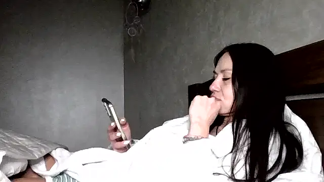 Snapshot of JulianaGold1 chatting on January 18, 2026, 11:30 pm JulianaGold1 online show from January 18, 2026, 11:30 pm