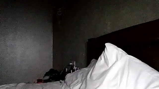 JulianaGold1 online show from January 10, 2026, 9:43 pm