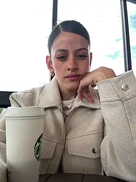 Snapshot of alana15 chatting on December 5, 2025, 8:17 pm alana15 online show from December 5, 2025, 8:17 pm