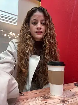 alana15 online show from April 3, 2026, 9:21 pm