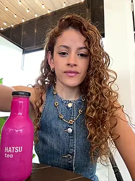 Snapshot of alana15 chatting on January 10, 2026, 9:21 pm alana15 online show from January 10, 2026, 9:21 pm