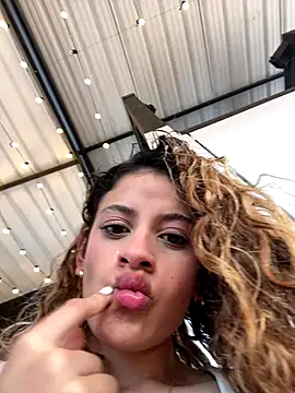 alana15 online show from November 7, 2025, 9:52 pm