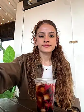 Snapshot of alana15 chatting on January 7, 2026, 9:09 pm alana15 online show from January 7, 2026, 9:09 pm