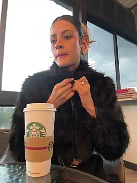 Snapshot of alana15 chatting on December 19, 2025, 9:39 pm alana15 online show from December 19, 2025, 9:39 pm