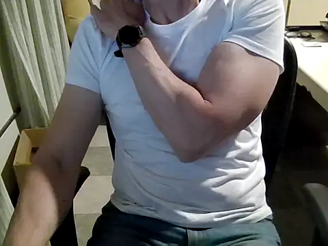 Snapshot of mariohurt101 chatting on October 1, 2025, 10:02 pm mariohurt101 online show from October 1, 2025, 10:02 pm