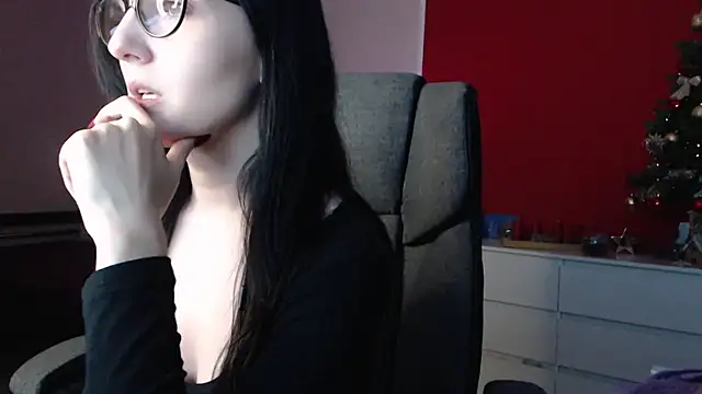 Snapshot of Alina_Lamour chatting on December 16, 2024, 12:26 am Alina Lamour online show from December 16, 2024, 12:26 am