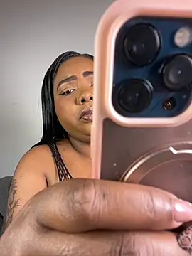 Snapshot of angelGgold chatting on November 27, 2025, 12:16 pm angelGgold online show from November 27, 2025, 12:16 pm