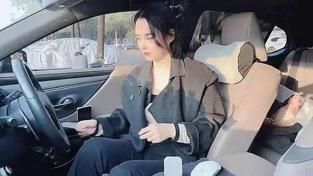 orla2021 online show from January 8, 2025, 12:06 am