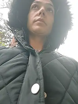 JoLeNe27 online show from November 12, 2025, 6:17 am