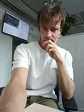 Snapshot of fit_ass_2021 chatting on June 18, 2026, 4:23 pm fit ass 2021 online show from June 18, 2026, 4:23 pm