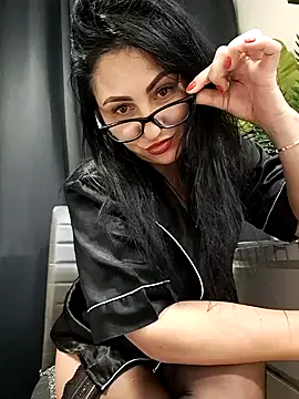 Snapshot of charrlote_love chatting on February 4, 2025, 5:55 pm charrlote love online show from February 4, 2025, 5:55 pm