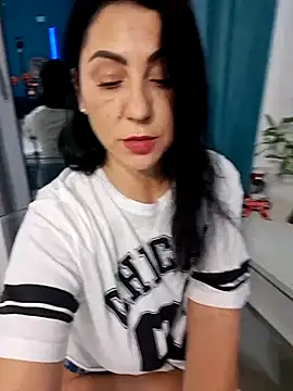 Snapshot of charrlote_love chatting on October 29, 2025, 3:33 pm charrlote love online show from October 29, 2025, 3:33 pm