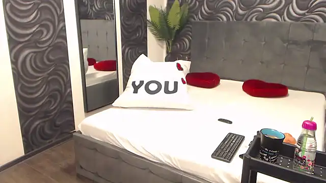 Snapshot of charrlote_love chatting on January 25, 2025, 3:41 pm charrlote love online show from January 25, 2025, 3:41 pm