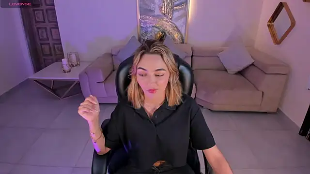 Snapshot of MelissaMoore_ chatting on November 20, 2025, 2:45 am MelissaMoore online show from November 20, 2025, 2:45 am