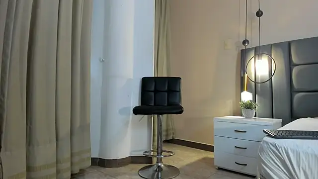 AGATHAA WHITE online show from November 4, 2025, 11:47 am